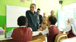Wali Kota Cimahi Tinjau Langsung Pelaksanaan TKA SD, Pastikan Berjalan Lancar