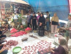 Semangat Gotong Royong Warnai Pendistribusian Daging Qurban di RW 10 Citeureup